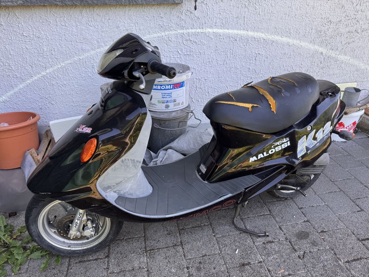 Kymco Strada: Kymco K12 50 Roller schwarz defekt – Difettoso da Zofingen venduto da drummer74