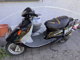 Kymco K12 50 Roller schwarz defekt