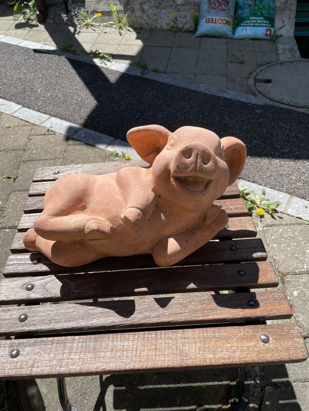 Skulpturen & Statuen: Schweinchen – Gebraucht aus Forch von ESELSTEIN