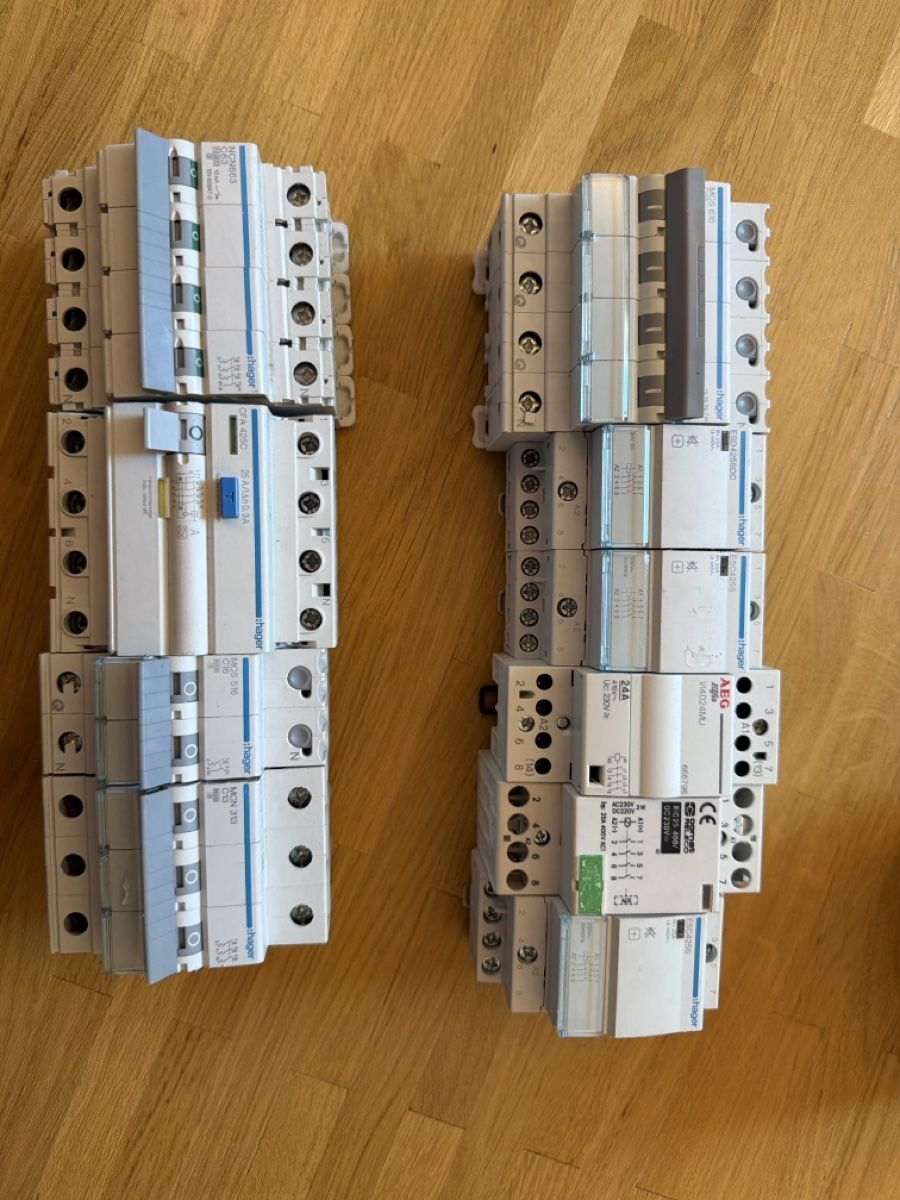 Hager Stromzufuhr: Diverses Elektromaterial – Gebraucht aus Steffisburg von gia_5gkm