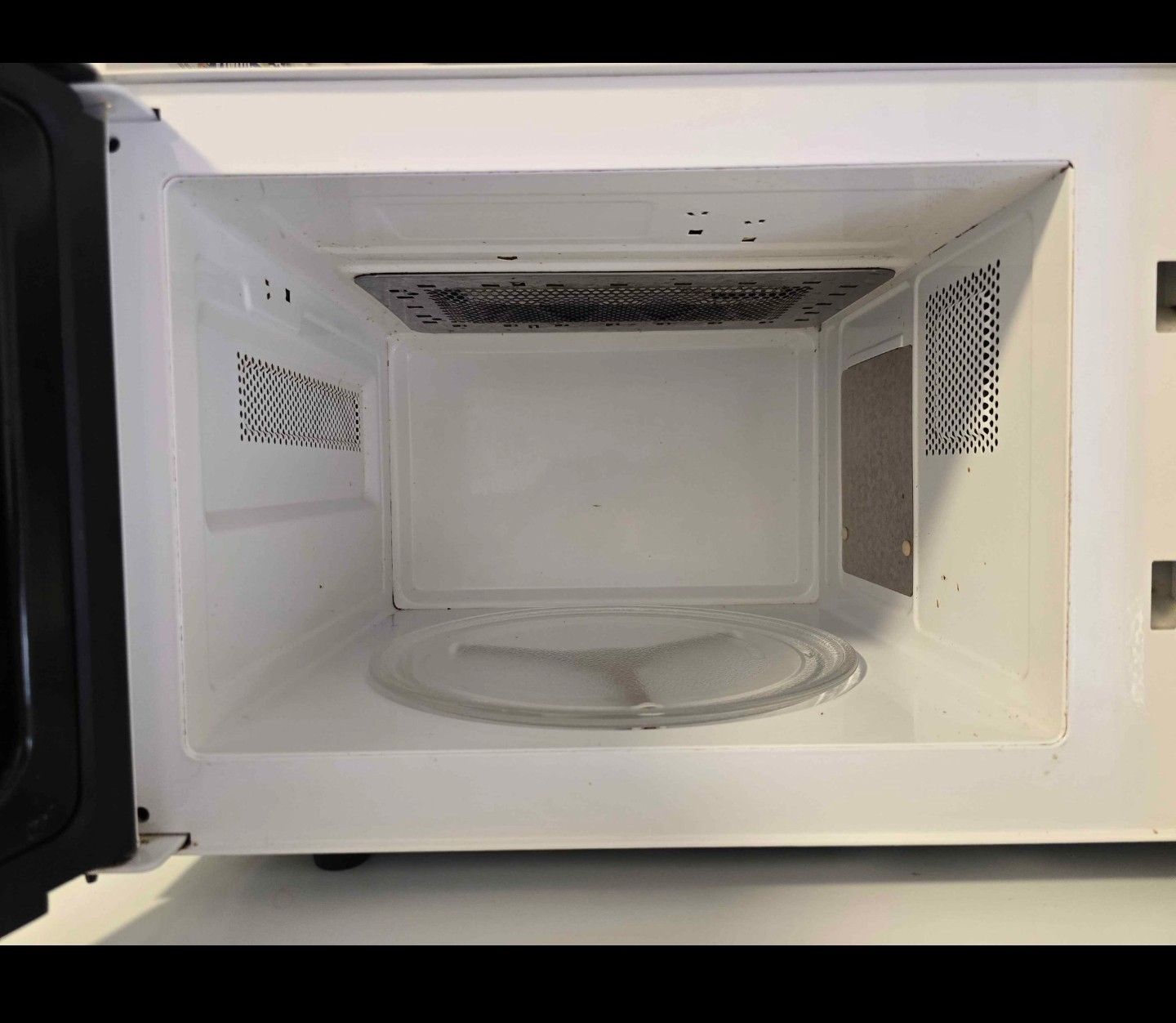 Forni: Micro-ondes LG Grill blanc avec fonction Multiwave – Usato da Monthey venduto da Chez-Dani-81