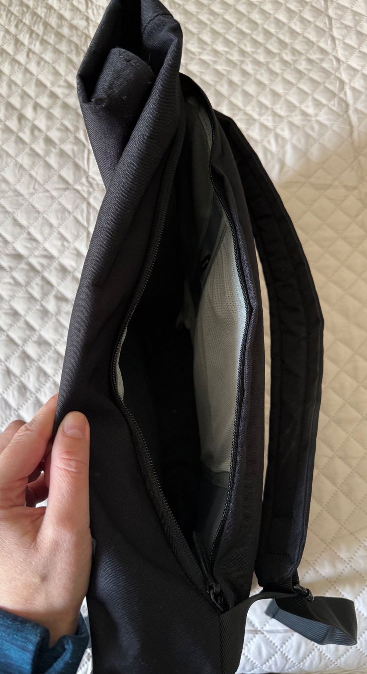 Rucksäcke: Schwarzer Ucon Acrobatics Rolltop Rucksack, wasserabweisend – Gebraucht aus Ehrendingen von ErikaKrisztina 2