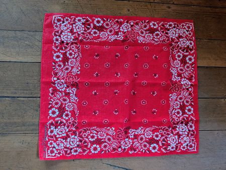 Vintage Bandana Halstuch, rot mit Blumenmuster, Style USA
