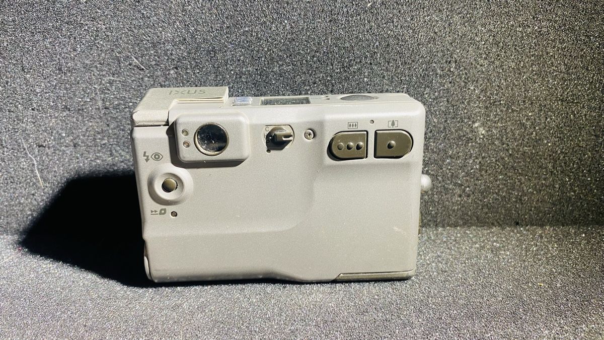 Canon Fotocamera: Kompakte Canon IXUS Zoom Kamera – Usato da Wädenswil venduto da YDHYDEAT 1