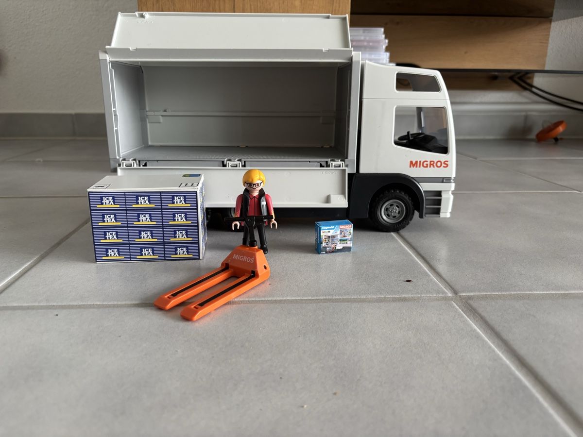 Playmobil Giocattoli: Migros Lastwagen von playmobil  – Usato da Nottwil venduto da Roethel 1