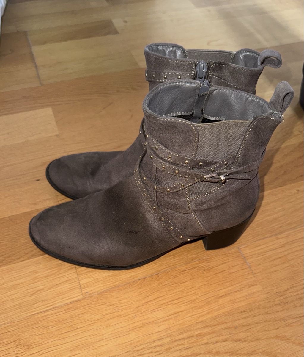 Scarpe da donna: Graue Stiefeletten 38 – Usato da Gümligen venduto da morticiaaddams 1