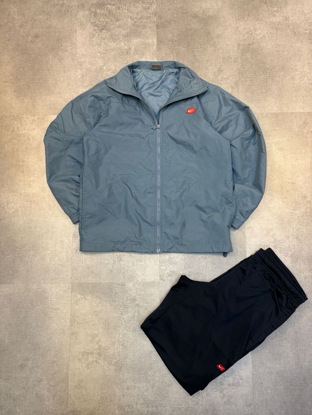 Nike Completi: Nike Retro Trainingsanzug - Grösse S/M – Usato da Werdenberg venduto da hase.vintage