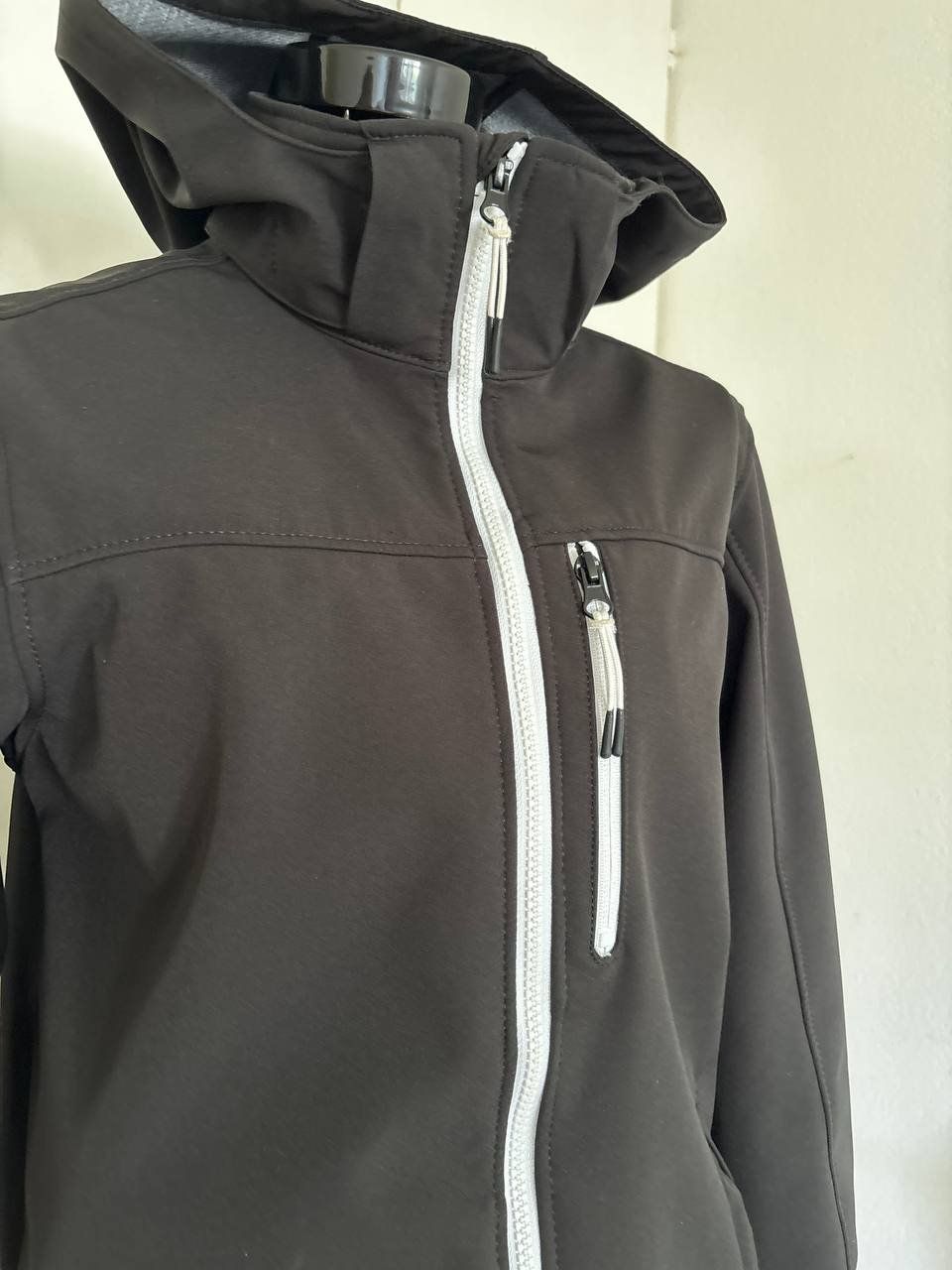Jacken: Softshell Jacke mit Kapuze – Gebraucht aus Bern von ViksiBash 1