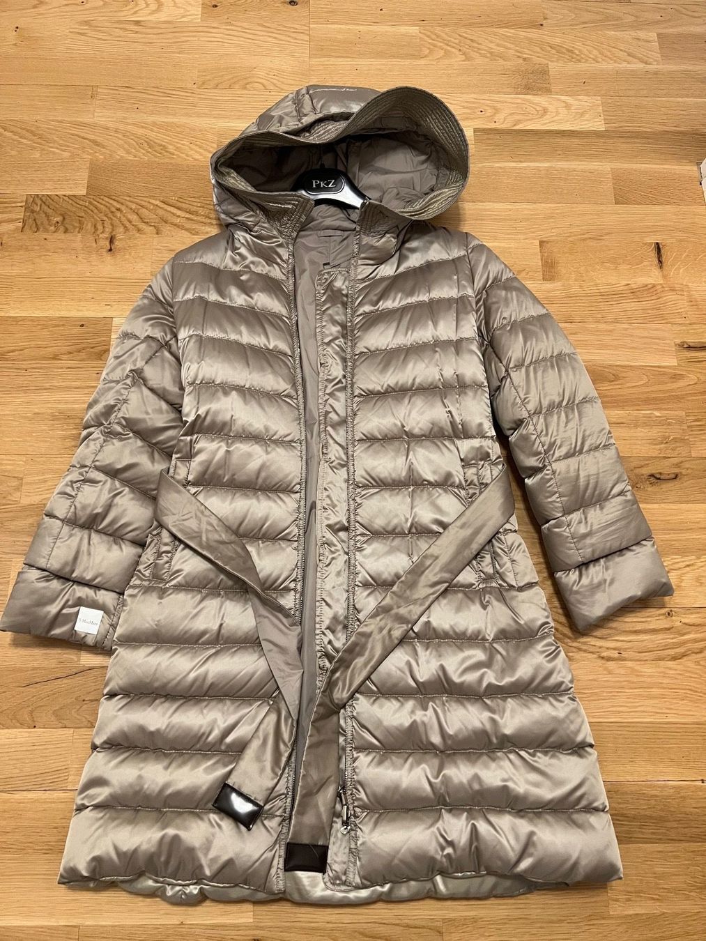 Max Mara Cappotti: MAX MARA Cube Coat Mantel Down Jacket – Nuovo (secondo la descrizione) da Ebmatingen venduto da dartim