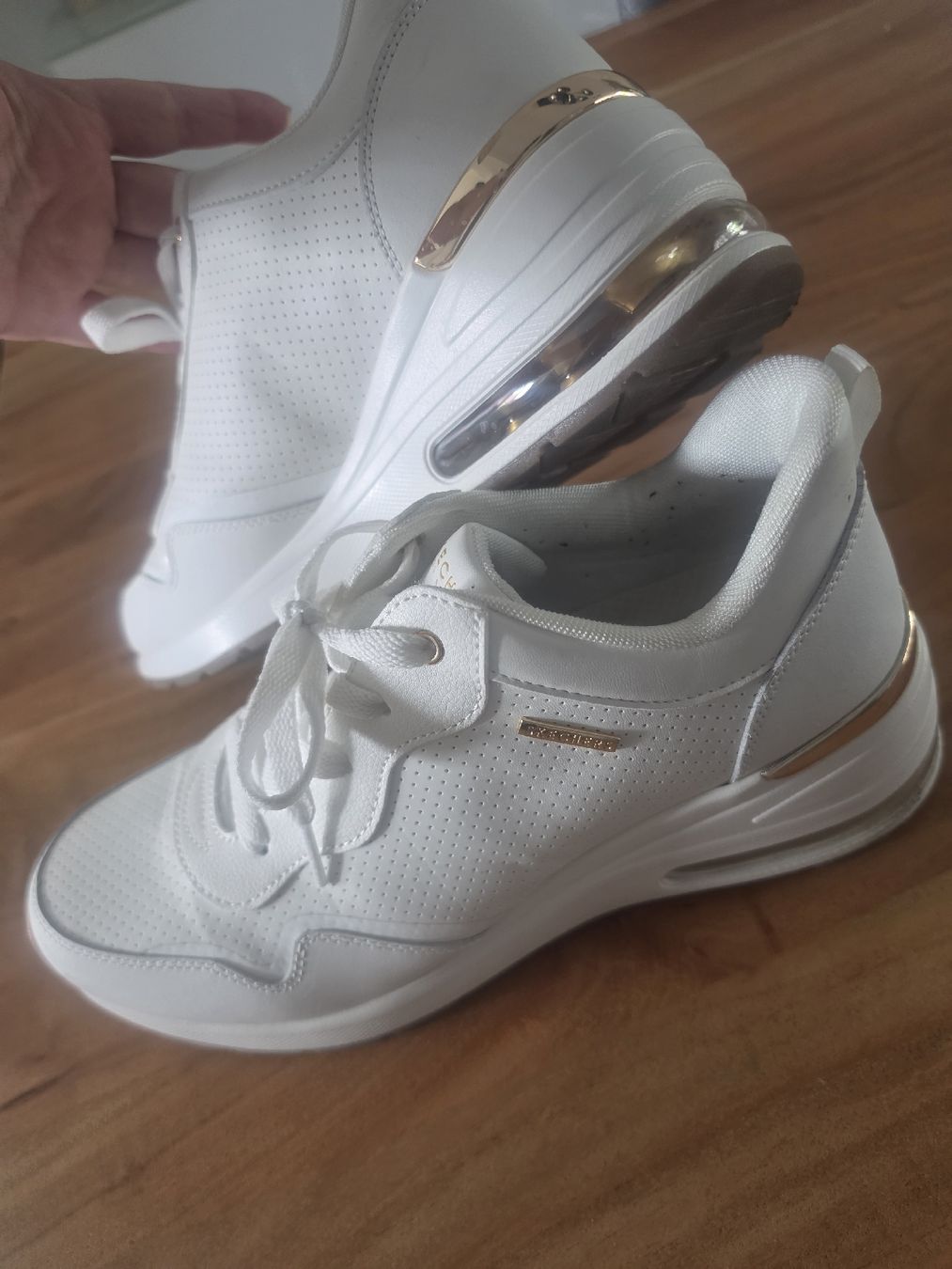 Scarpe da donna: scetchers 41 neuwertig – Usato da Büsserach venduto da Divina86