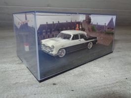 Altaya 1:43 Diorama Classic Car Simca Vedette Versailles