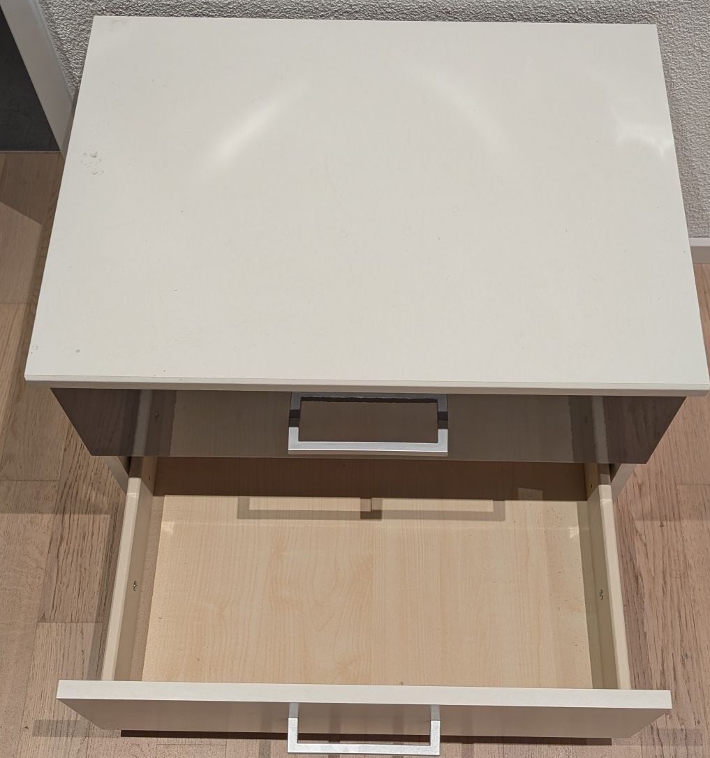 Comodini: Nachttisch mit Schublade, weiss, gebraucht – Usato da Ebikon venduto da Niederdorf01