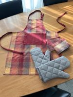 Neuwertiges Küchen-Set mit Ofenhandschuhen und Schürze!