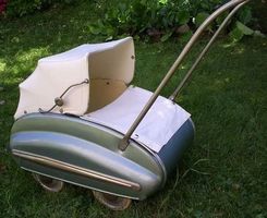 Puppenwagen aus Blech Marke Bernina Zug aus den 50er Jahren