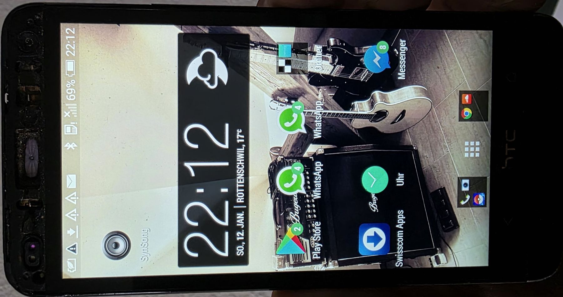 HTC Telefoni cellulari / Smartphones: HTC Smartphone funktioniert eigentlich nur klappe oben fehlt – Usato da Affoltern am Albis venduto da Piten707