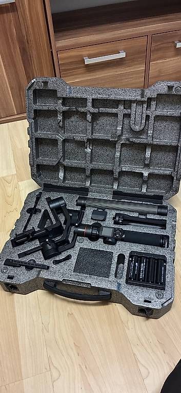 Supporti a parete: Gimbal – Usato da Winterthur venduto da Marie-Christine