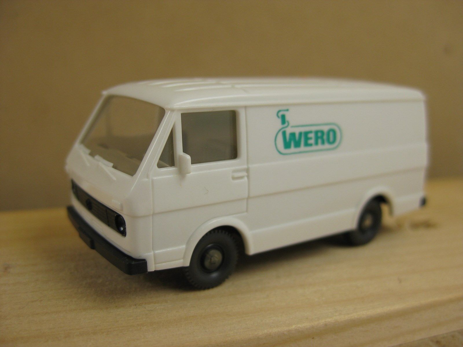 Modellini di ferrovie: Wiking, weisser VW Kastenwagen – Usato da Malters venduto da Marosko