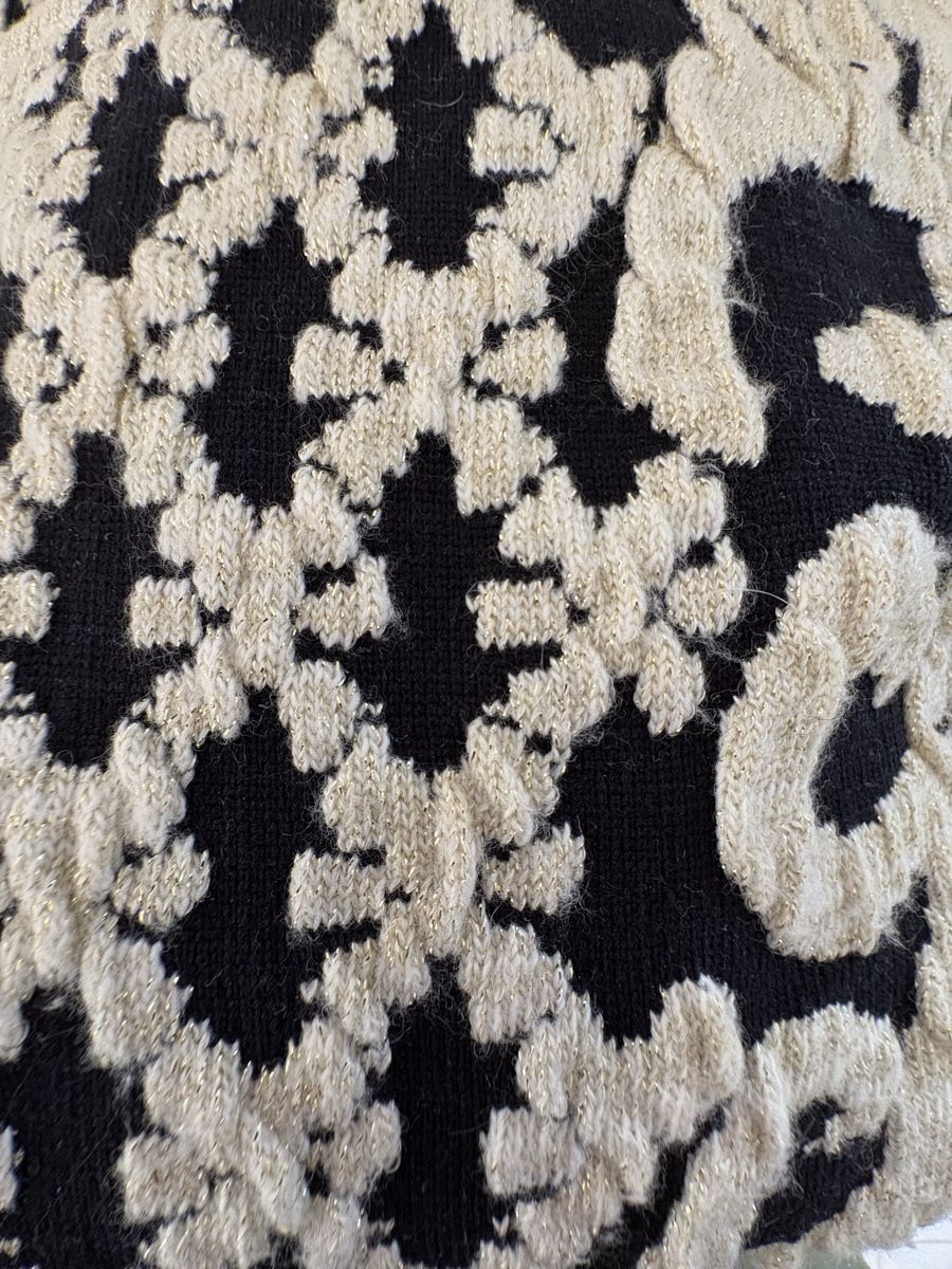 Pullover & Sweatshirts: Vintage Strickpullover, Grösse M, Schwarz/Weiss Muster – Gebraucht aus Basel von ann_7w6q 5