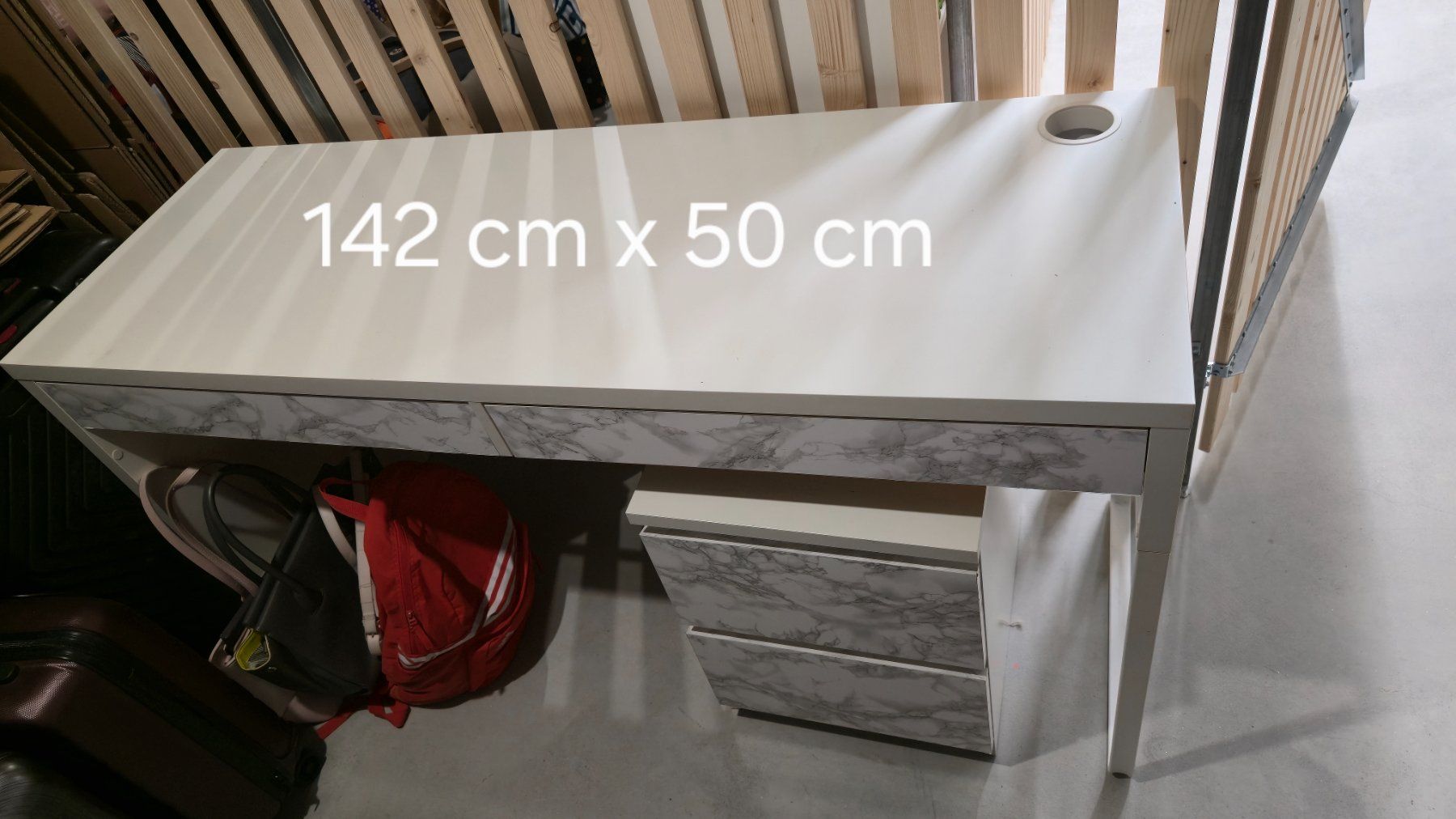Scrivanie: Schreibtisch mit Schubladen, weiss mit Marmor-Optik – Usato da Luzern venduto da san_h8cl