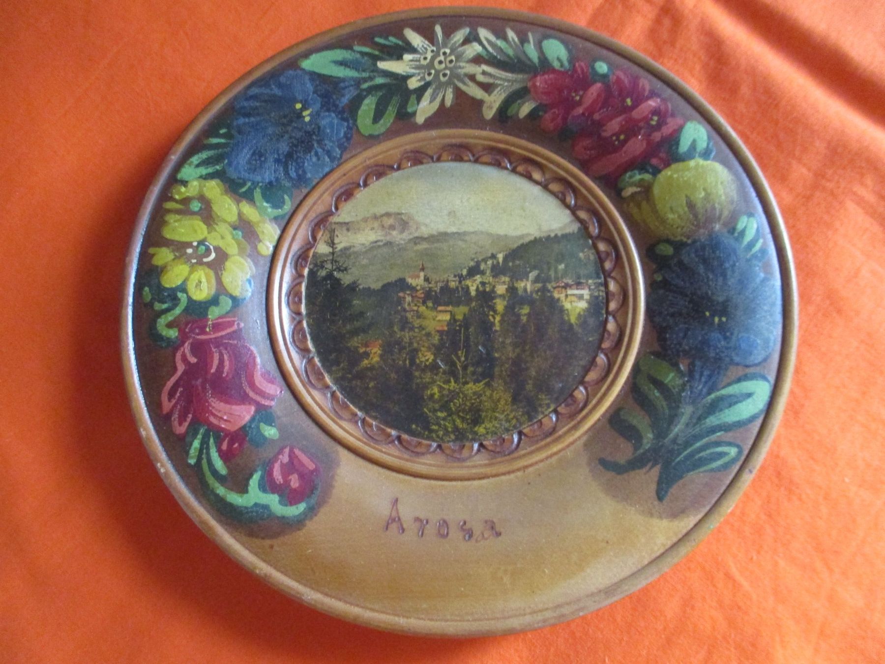 Assiettes: Arosa Holzteller Vedutenteller – D'occasion à Birsfelden par alles-muss-raus
