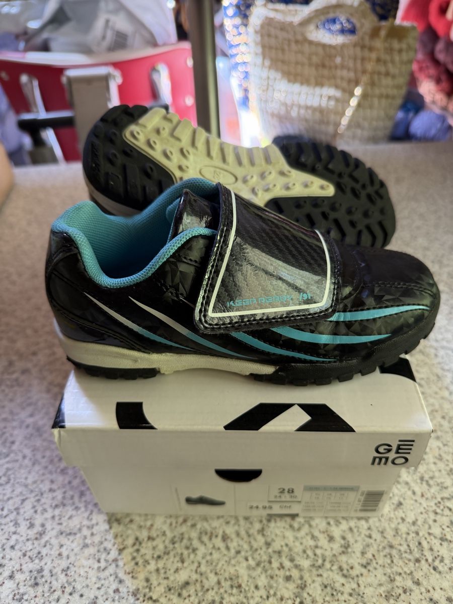 Puma Chaussures garçon: Kinderschuhe 3x Gr.28 – D'occasion à La Garde (Sembrancher) par jan_b6mp 2