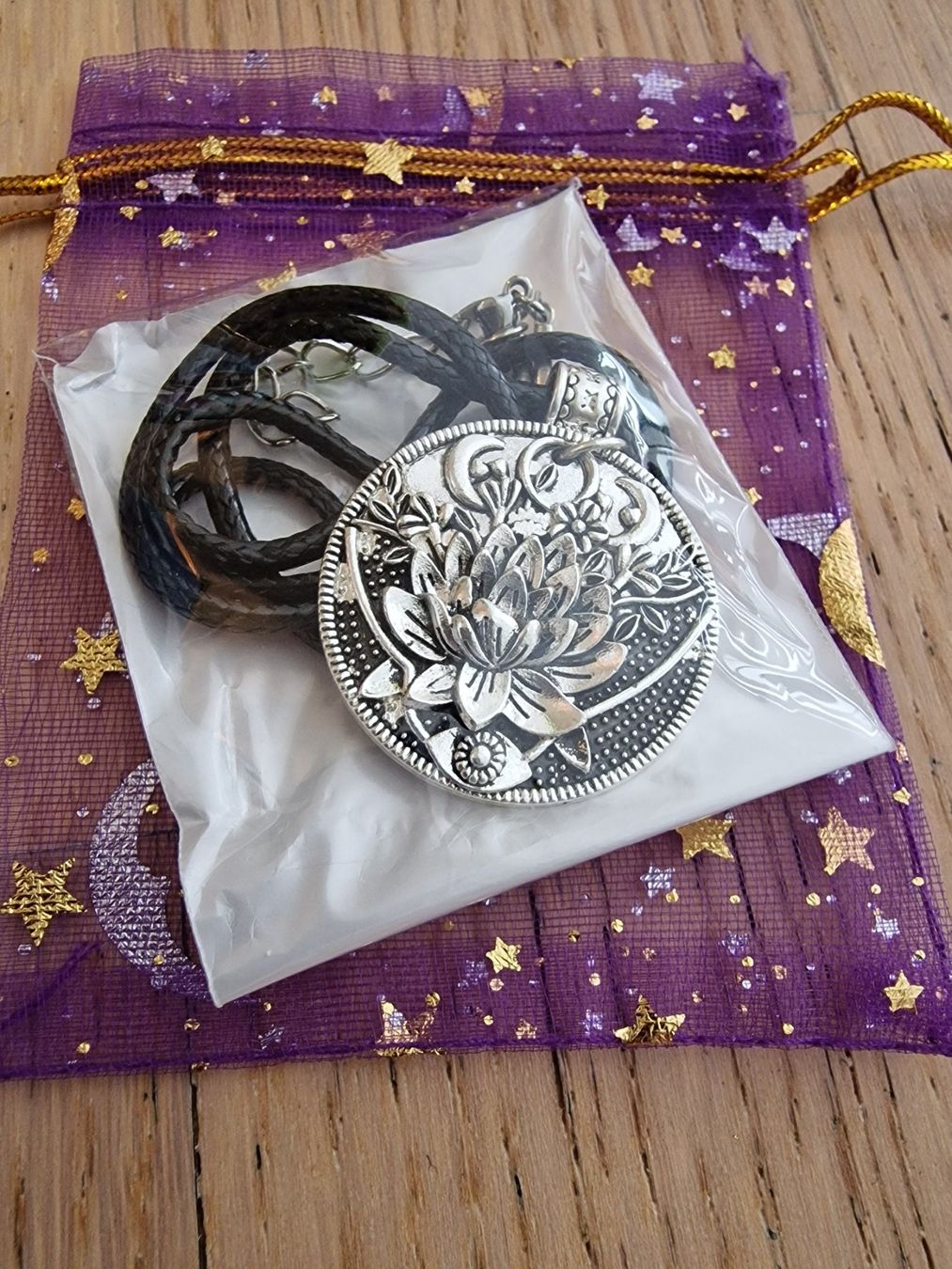 Catenine: Wunderschöne Kette Lotus/Neu – Nuovo e nell'imballaggio originale da Arbon venduto da sar_l7ll