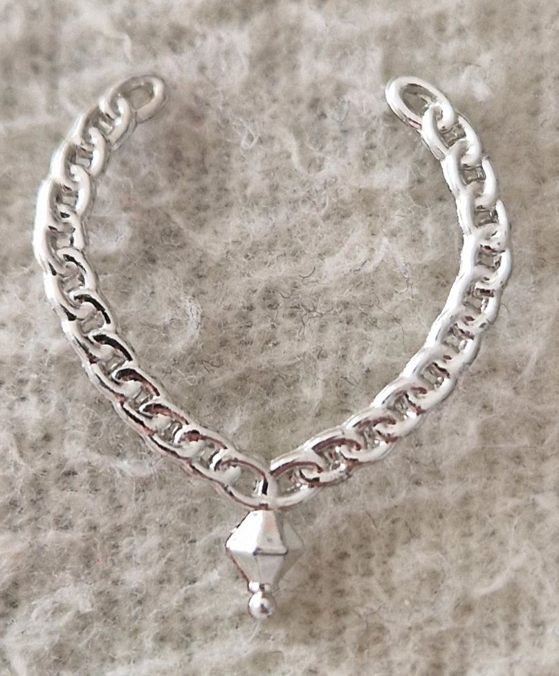 Bambole: Collier pour Barbie – Usato da Couvet venduto da Pioune