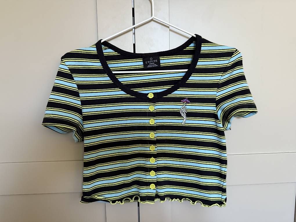Top: Empyre Medium Crop Top – Usato da Zürich venduto da car_v988