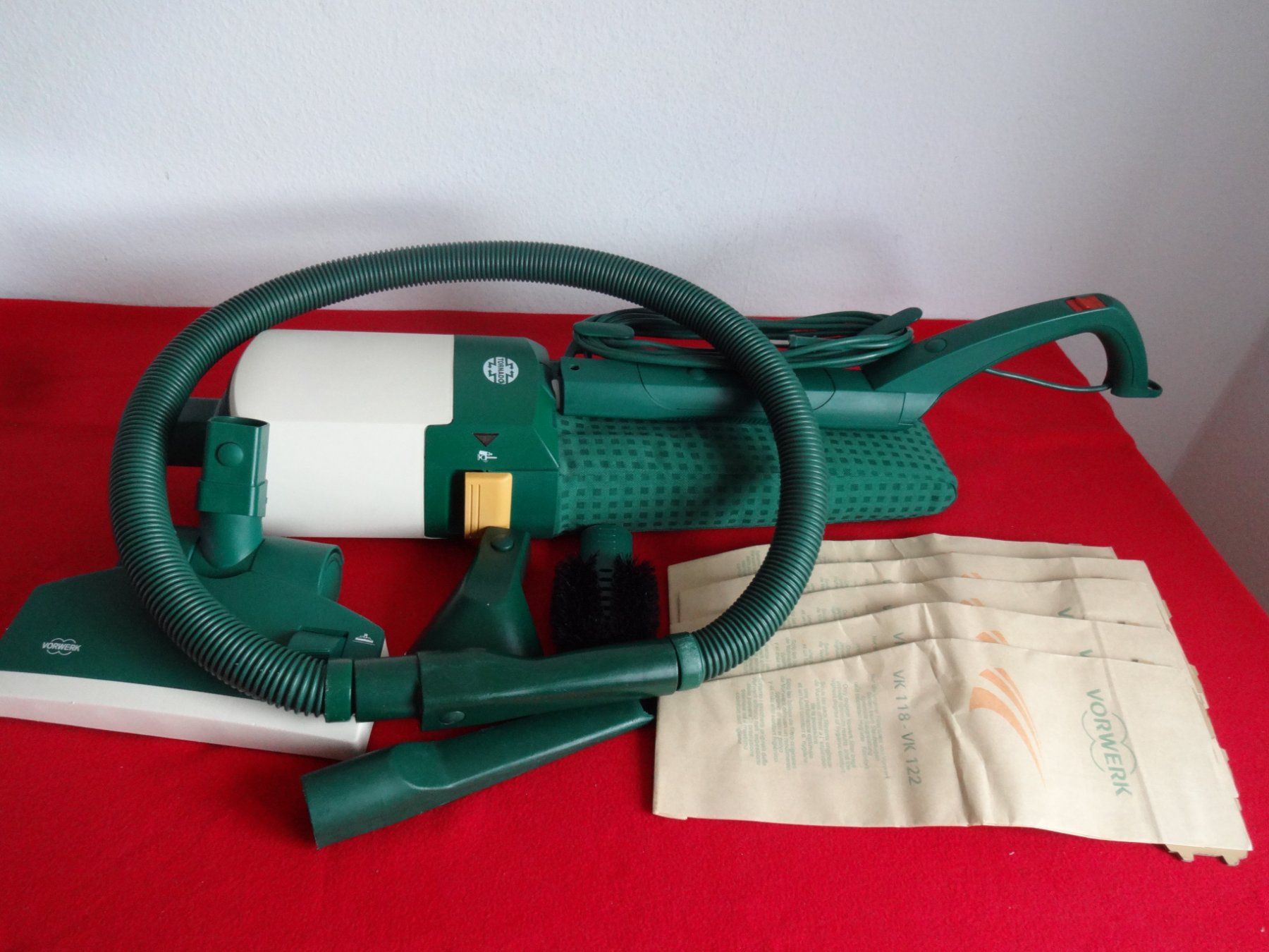 Vorwerk Aspirapolveri & Accessori: *Tornado  Staubsauger mit Zubehör – Usato da Frauenfeld venduto da Jahy 3