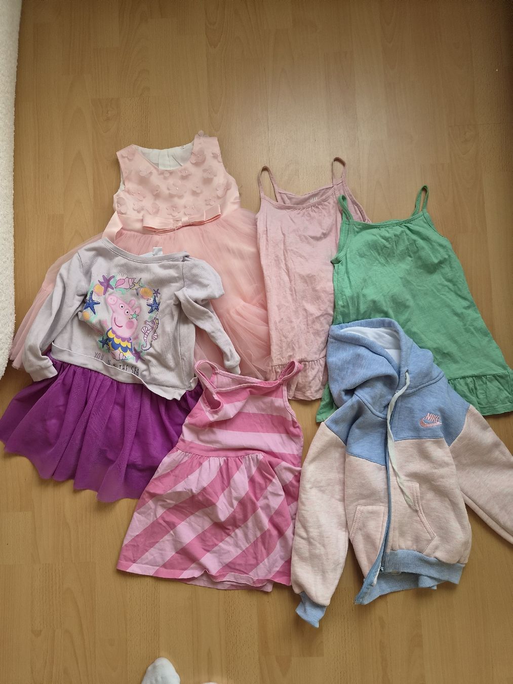 Lotti & Set di vestiti: Kleider Paket Grösse 98/104 – Usato da Ebikon venduto da nu___ria