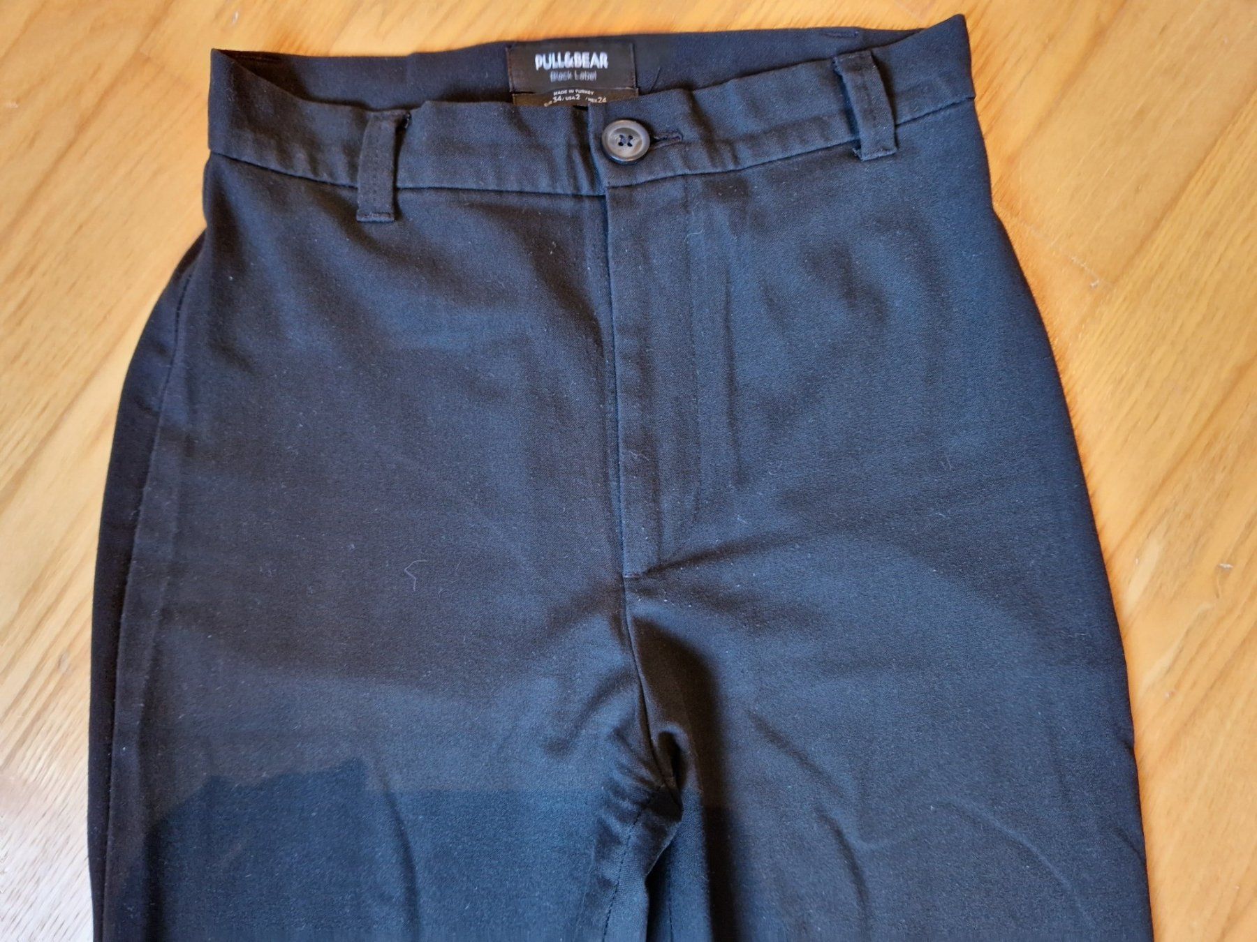 Pull&Bear Pantaloni: schwarze Stoffhose der Marke Pull&Bear in Gr. 34 – Usato da Meierskappel venduto da Funnybean 1