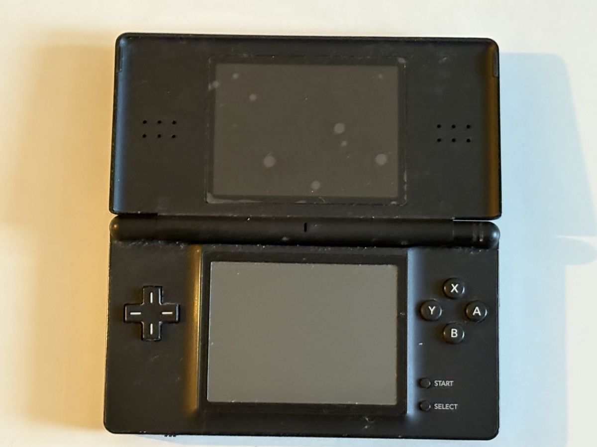 Nintendo Console: Nintendo DS Lite mit Zubehör und 2 Games – Usato da Baden venduto da Salester9 1