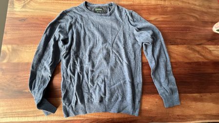 Men's blue sweater, size L, perfect for autumn