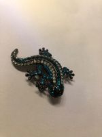 Anstecknadel Gecko blau-weiss Strass guter Zustand