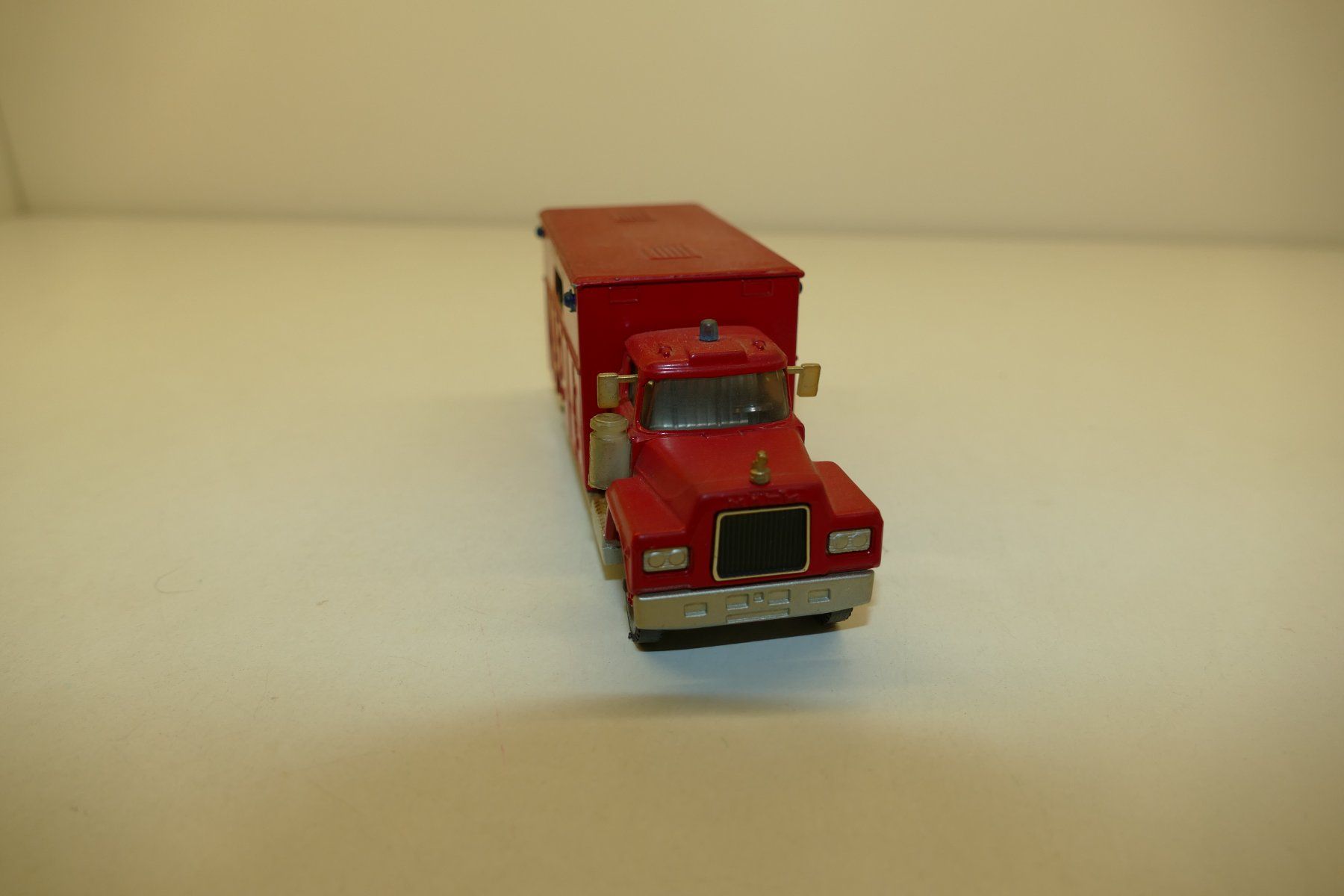 Solido Modellini d'auto: Solido 1:60: Mack Pompier – Usato da Niederhasli venduto da rail-duerst 4