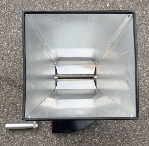 Appareils de cuisine: Getreidemühle Hand – D'occasion à zumikon par luziushuber 2