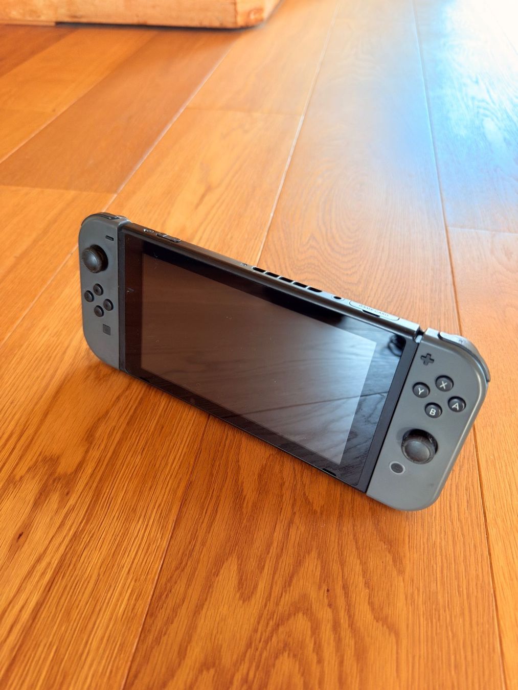 Nintendo Consoles: Nintendo Switch mit 2 extra Controller und 5 Games – D'occasion à Münchenbuchsee par Lukasgraf 2