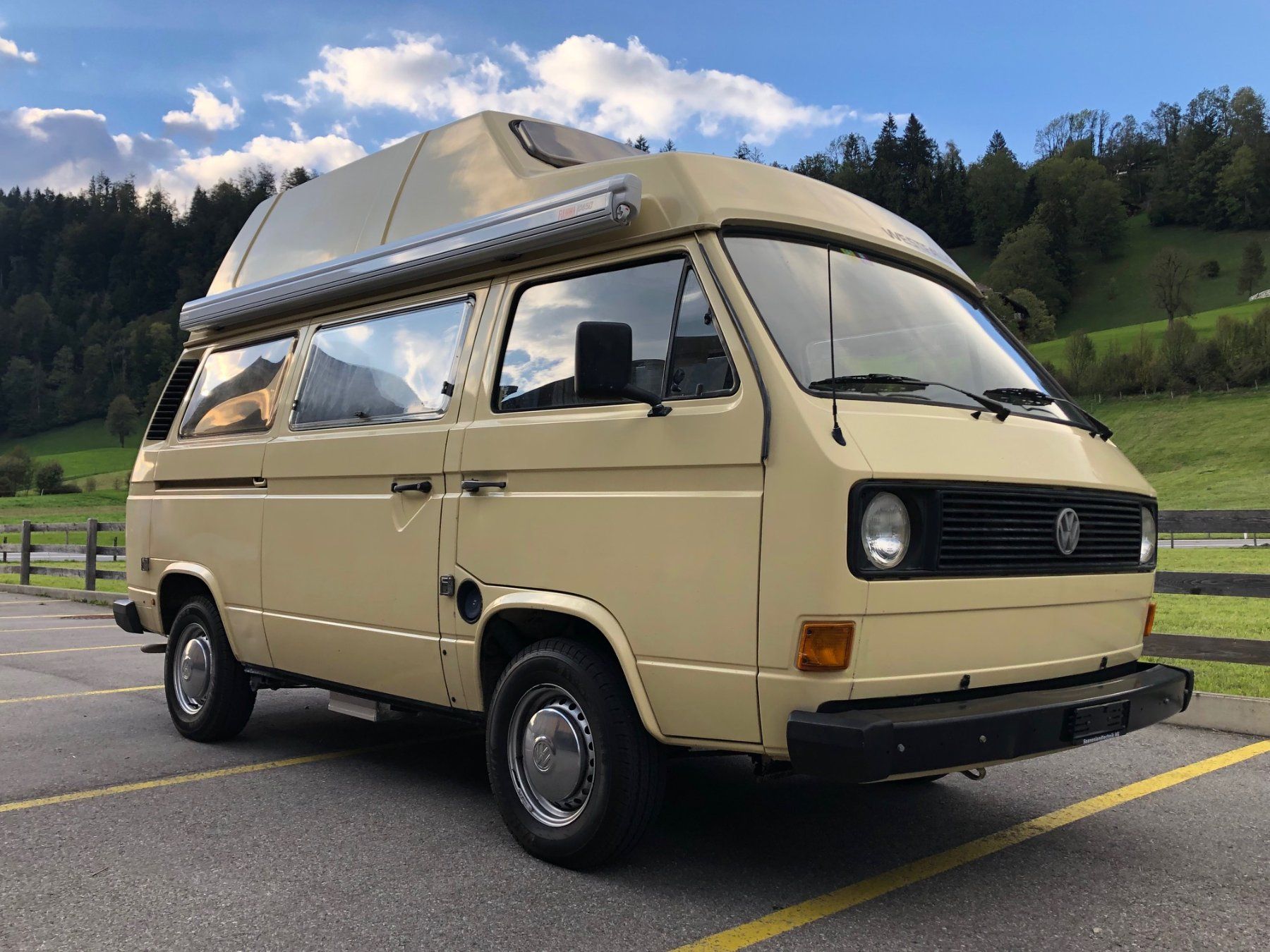 VW Veicoli da campeggio: VW T3 Bus Camper – Usato da Gstaad venduto da Johny3