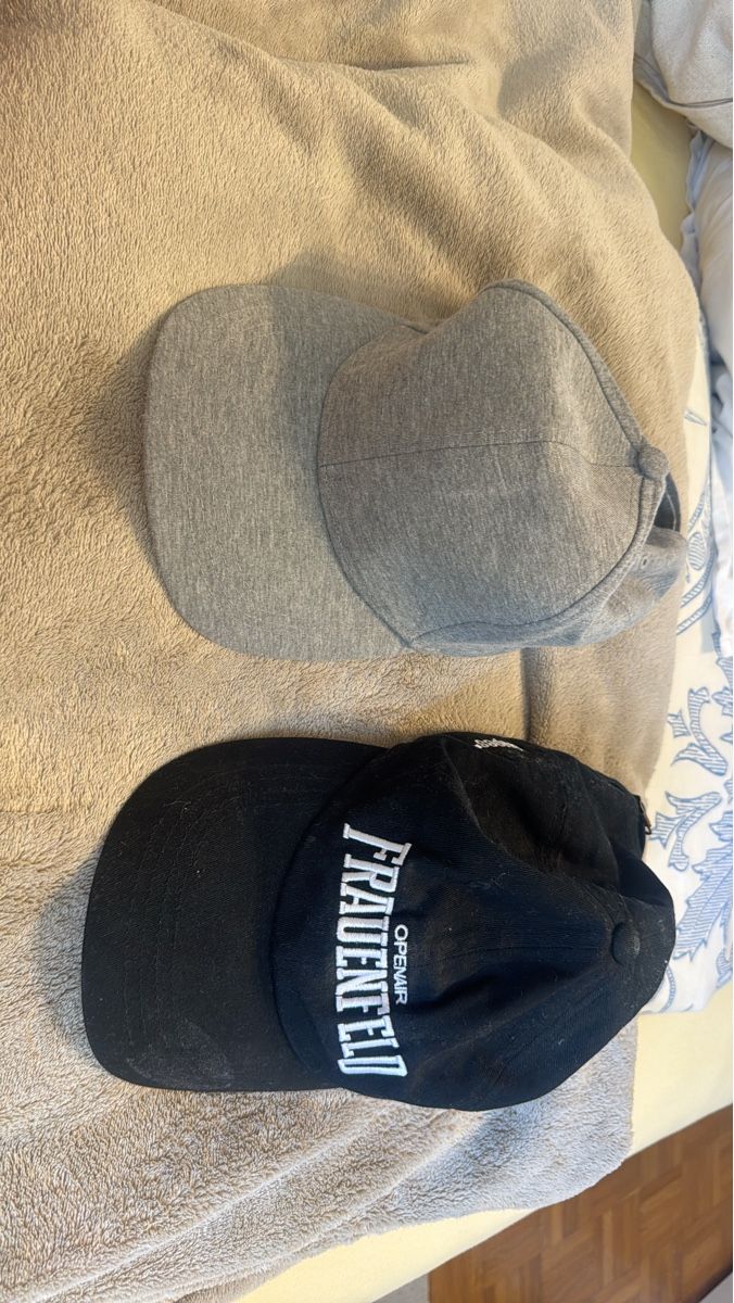 Autres vêtements & accessoires: 2 Caps Gr. One size  – Neuf (Voir description) à Zürich par anschneeberger