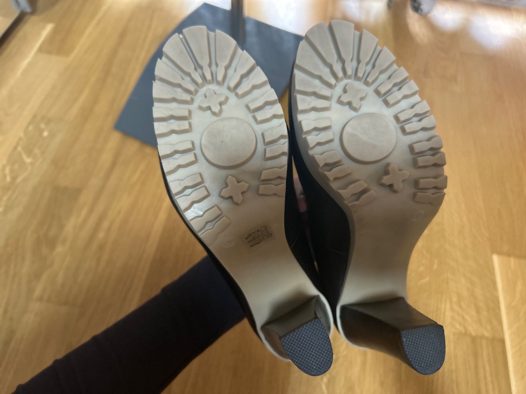Scarpe da donna: NAVYBOOT HEELS/PUMPS – Nuovo (secondo la descrizione) da Luzern venduto da Suneha 4