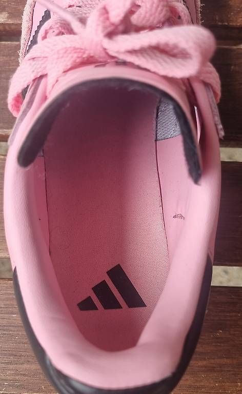 Chaussures femmes: Adidas Messi rose 38 – D'occasion à vevey par pascal028 2