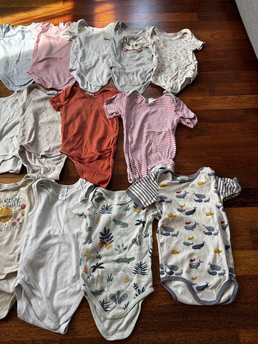 Lotti & Set di vestiti: 16 kurzarm Bodys Gr. 98 – Usato da Amriswil venduto da Ka_Sc 1