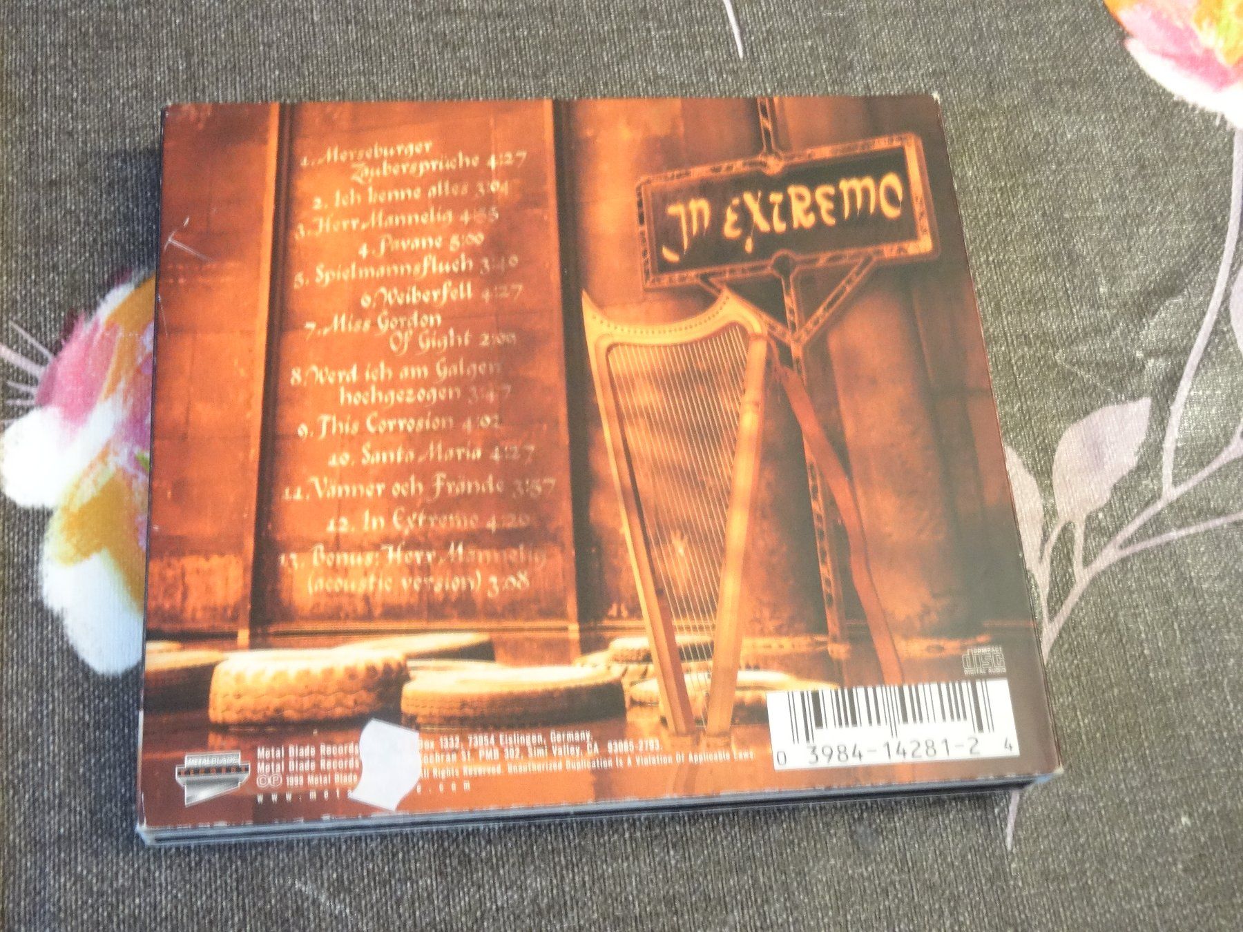 CDs: In Extremo - Verehrt und Angespien CD – Gebraucht aus Olten von Disc-Ausverkauf 1