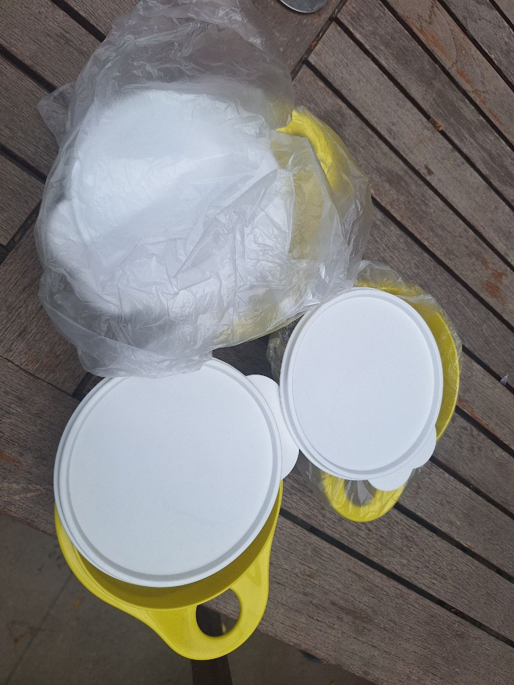 Tupperware Contenitori & Simili: Tupperware Gefäss 600ml mit Deckel - 3 Stk. – Nuovo (secondo la descrizione) da Aarau venduto da Chillkrot