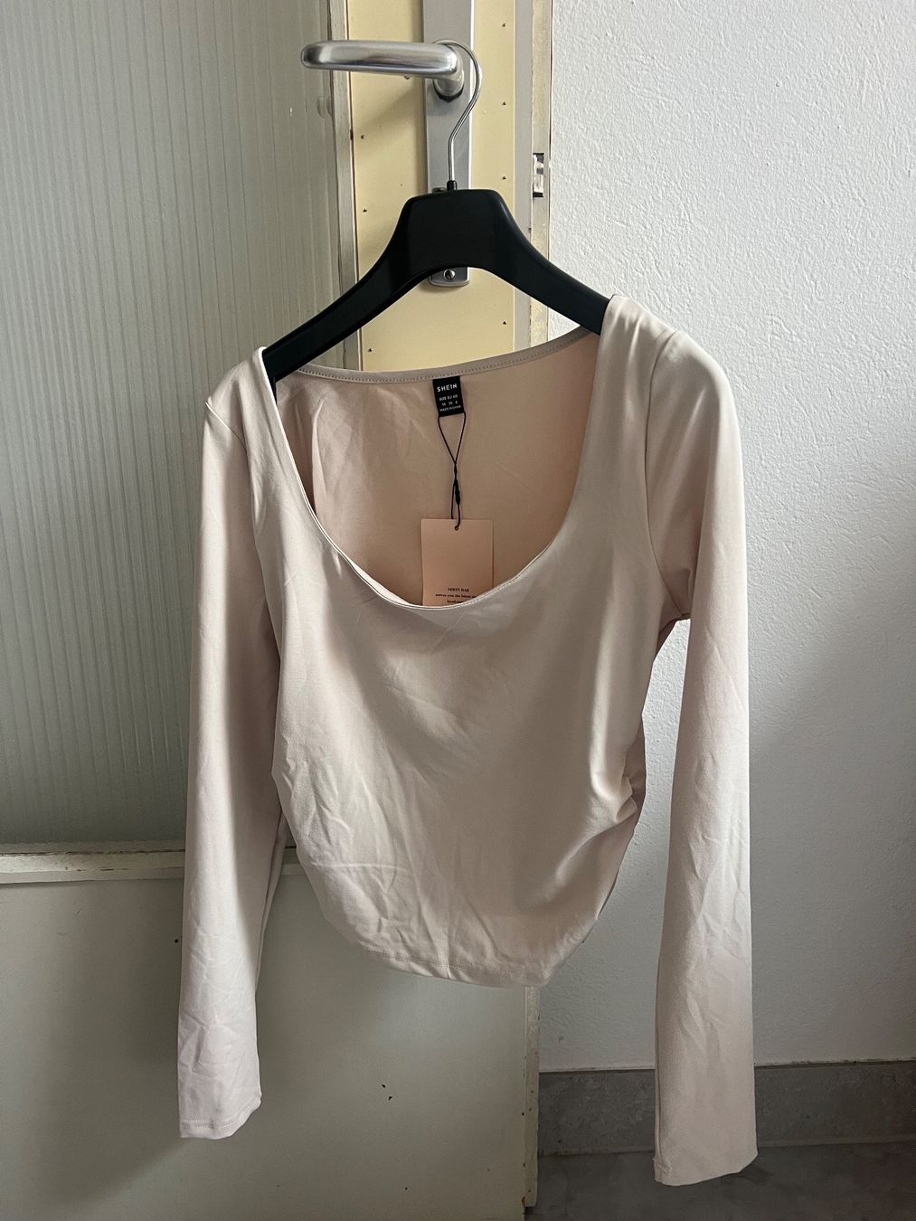 Shein Top: Shein Top – Nuovo e nell'imballaggio originale da Kirchberg BE venduto da lea_kb6y