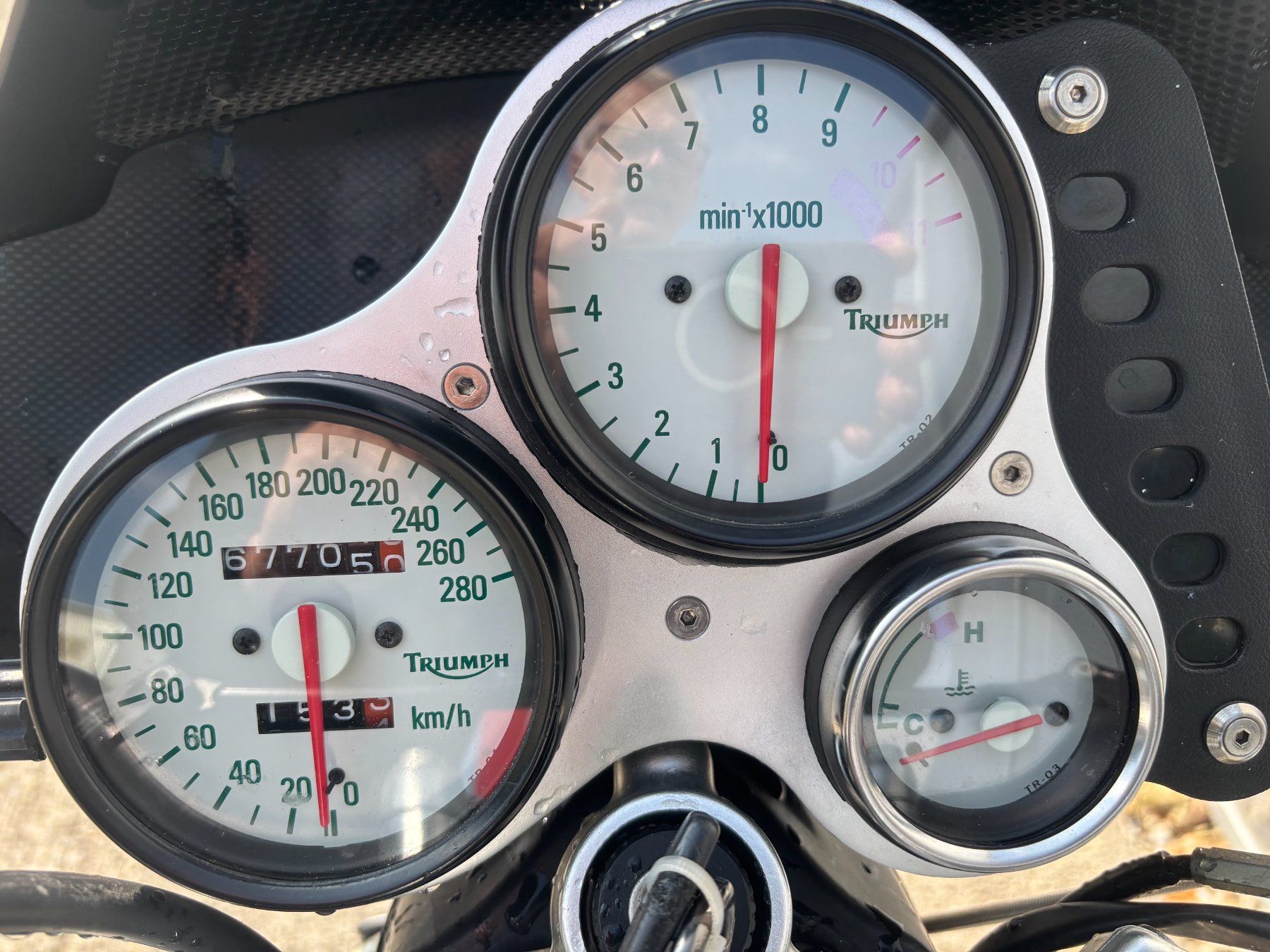 Triumph Strasse: Triumph Speed Triple 955i – Gebraucht aus Reichenburg von Roxy002 4