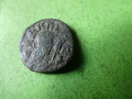 uralte   Bronzemünze,  17 mm  1.67   g