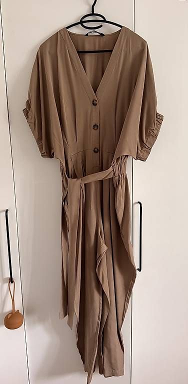 Tute: ZARA JUMPSUIT MIT V-AUSSCHNITT – Usato da Zollikofen venduto da lili.j 1