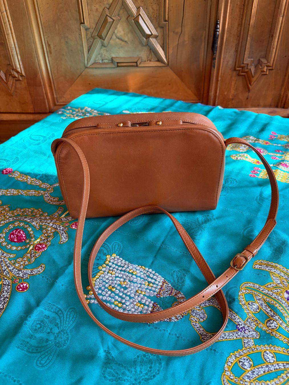 Taschen: LOST & FOUND  Tasche  100 % dickes, hochwertiges Leder – Gebraucht aus Interlaken von Bona55