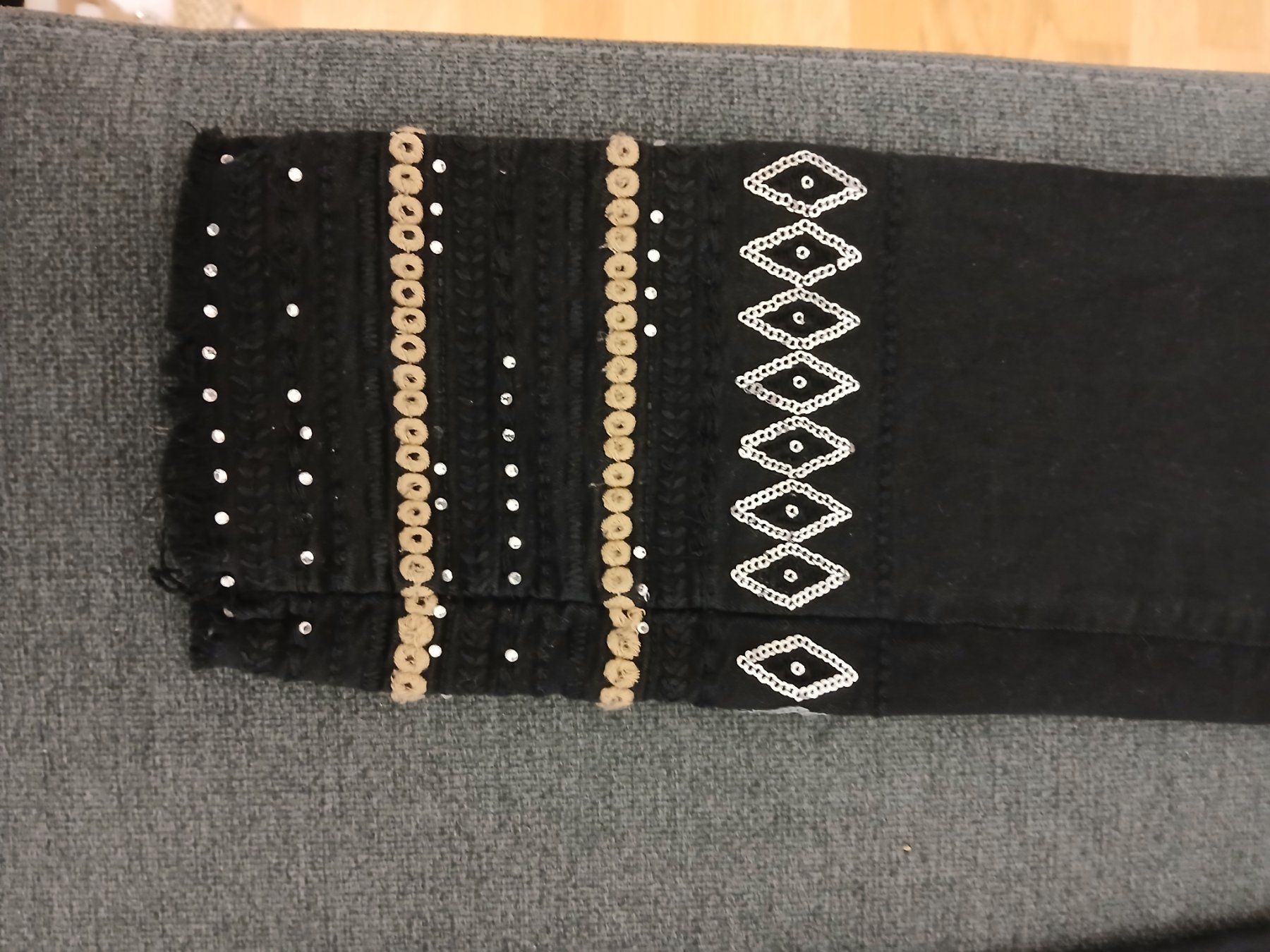 Jeans: Schwarze Jeans mit Pailletten Gr. S – Usato da Glattbrugg venduto da fin_66d8 1